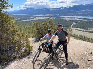 Two people with mountain bikes